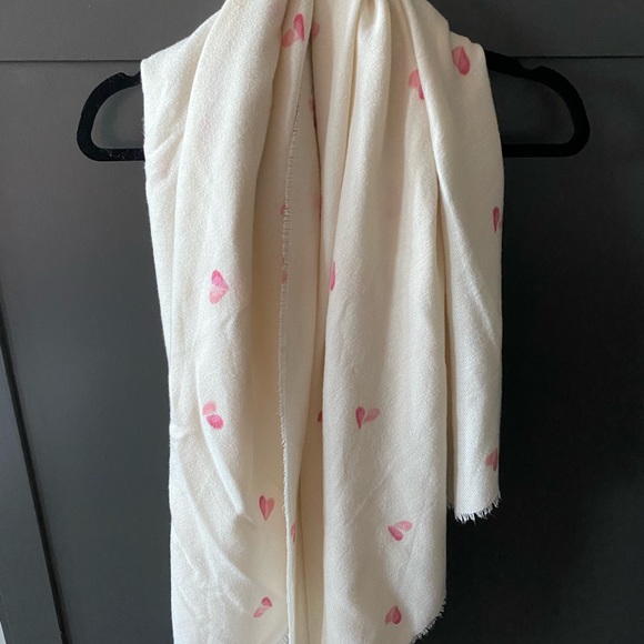 LC Lauren Conrad Accessories - Cream scarf with pink hearts 💕